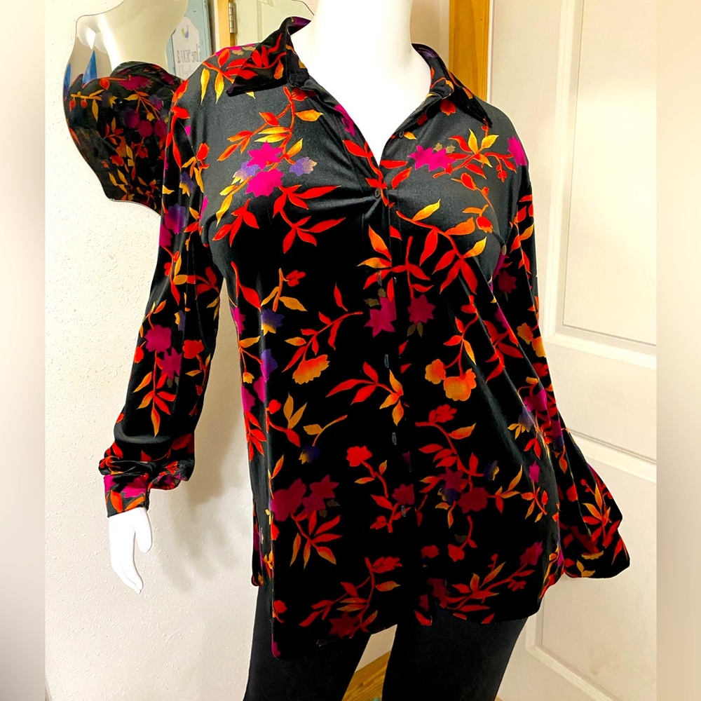 Gorgeous velvet button down with vivid design